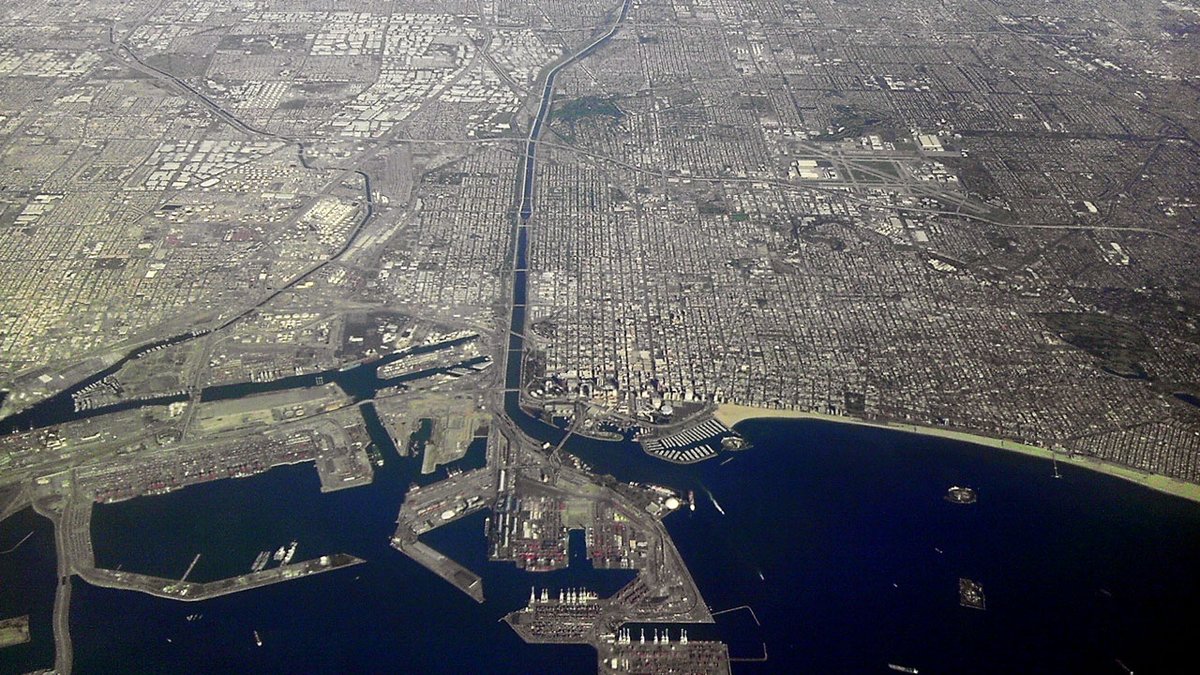 Long Beach, CA - File:Long Beach California from Airplane looking North.jpg - Wikimedia  Commons